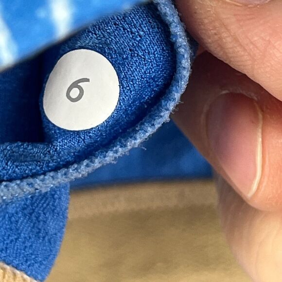 LULULEMON Tank Top 6 M No Limits Racerback Circle Mesh Shelf Bra Yoga Gym Blue - Picture 9 of 12